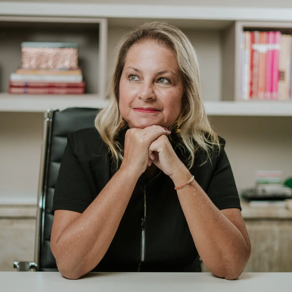 Dra. Déborah Coelho no consultório